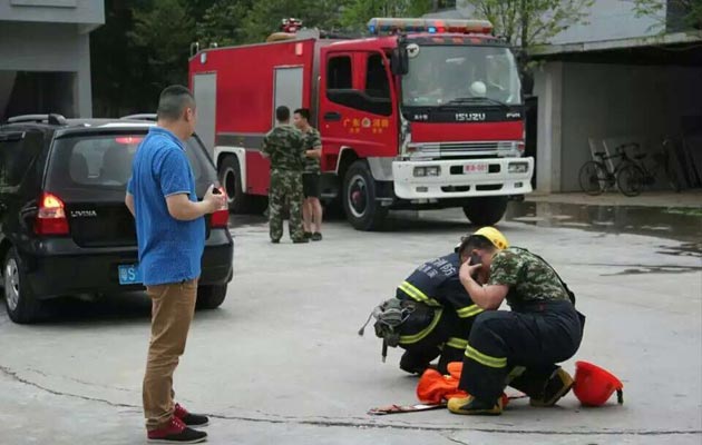 消防員們 消防員們